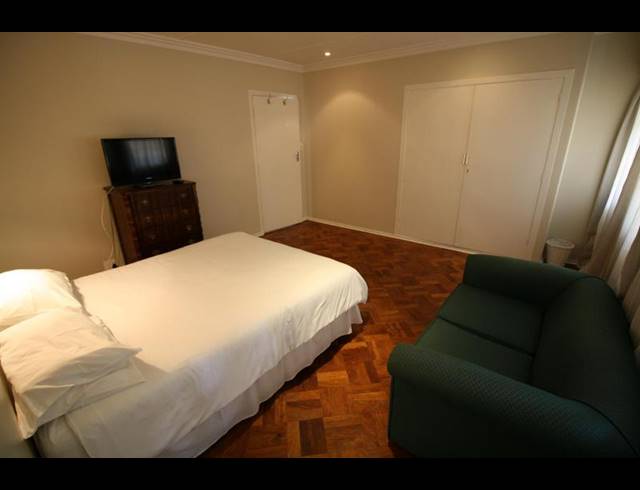 1 BEDROOM PROPERTY TO RENT IN HYDE PARK